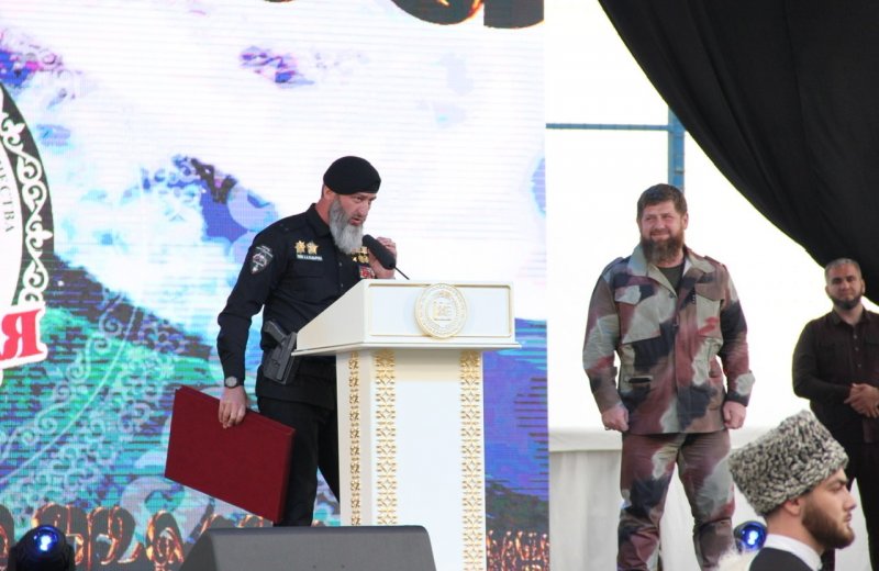 ЧЕЧНЯ. Рамзан Кадыров передал Замиду Чалаеву звезду Героя России