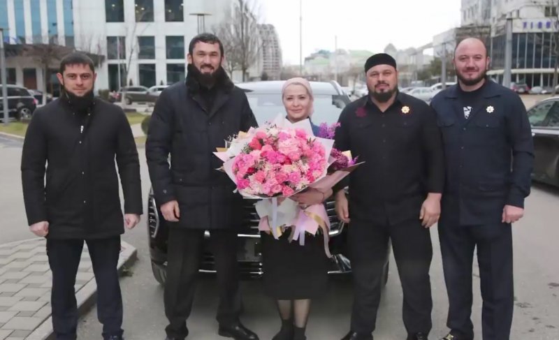 ЧЕЧНЯ. Фонд Кадырова поздравил Р. Мицаеву с днём рождения и подарил ей автомобиль