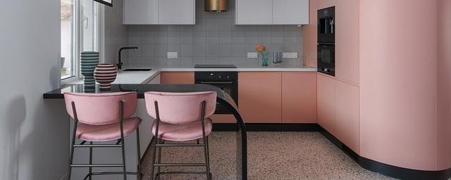 Для оформления кухни попробуйте использовать розовый цвет