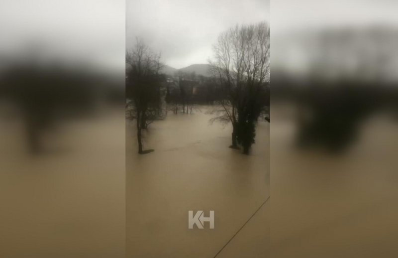 КРАСНОДАР. В Архипо-Осиповке вышедшая из берегов река подтопила более 50 дворов