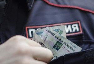 РОСТОВ. В Ростове полицейского подозревают в мошенничестве на 800 тысяч рублей